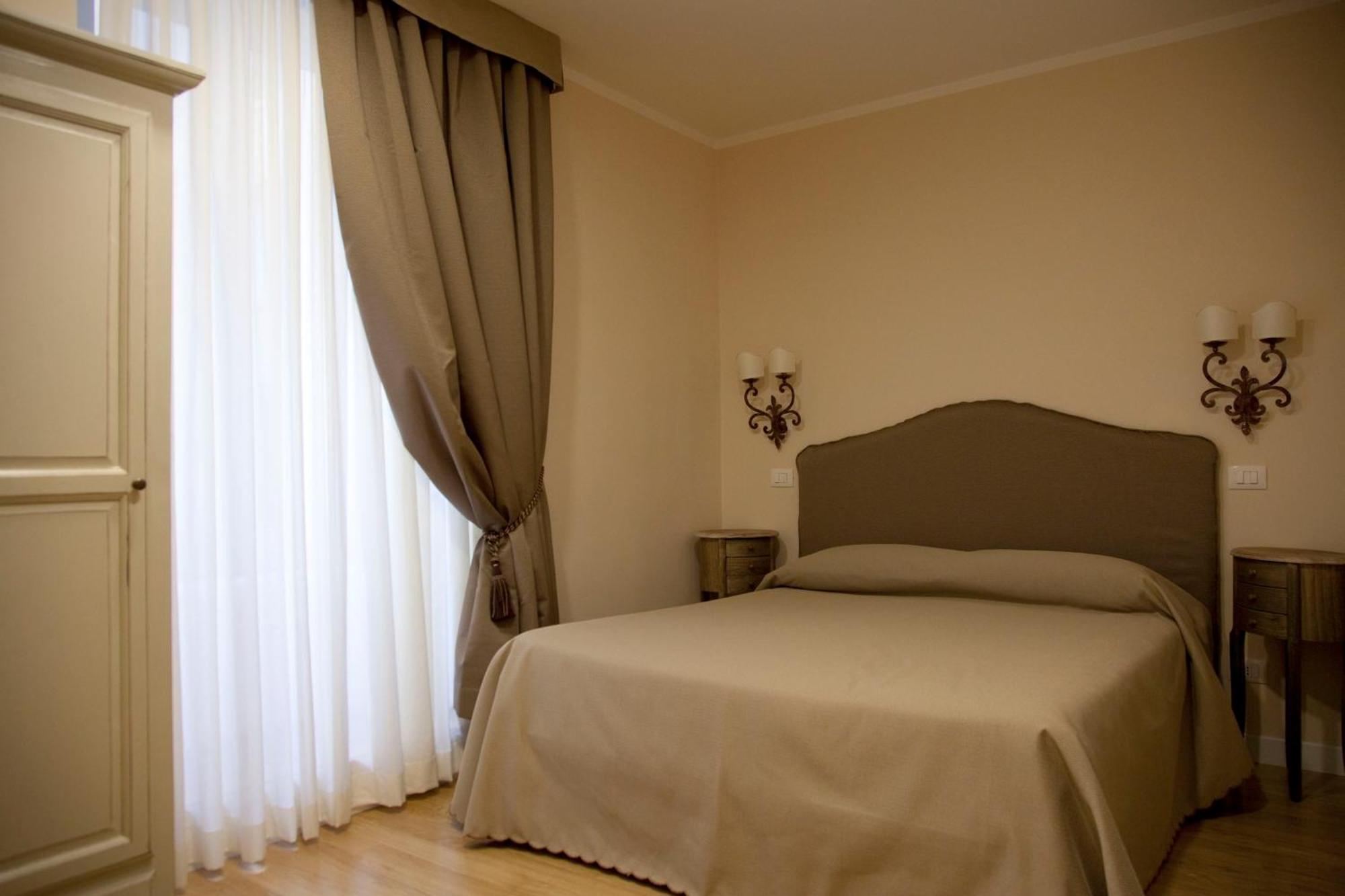 Residenza Dei Gracchi Hotel Rome Bagian luar foto
