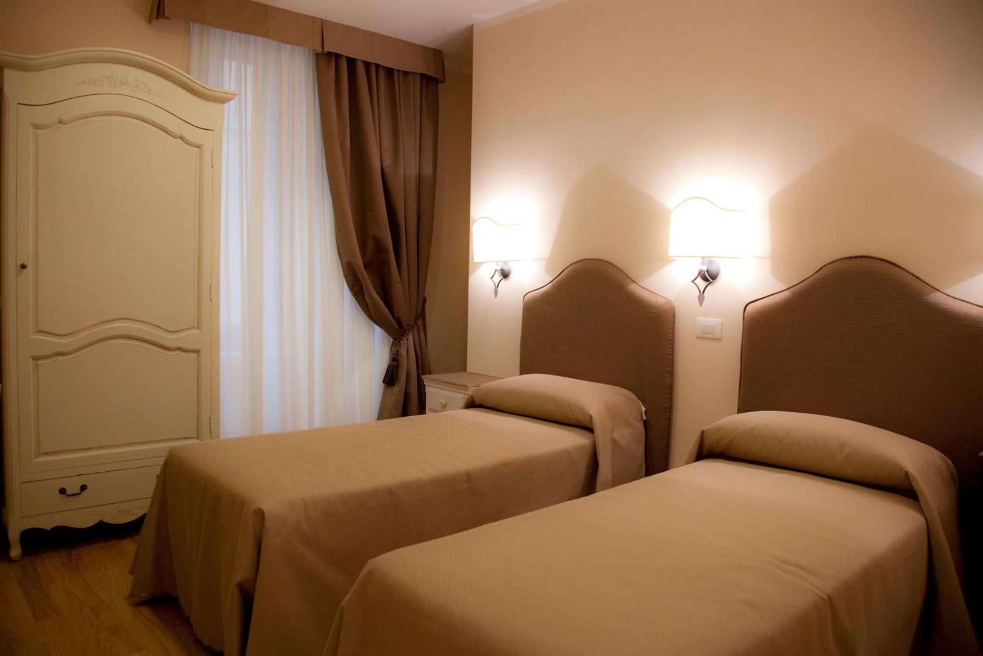 Residenza Dei Gracchi Hotel Rome Bagian luar foto