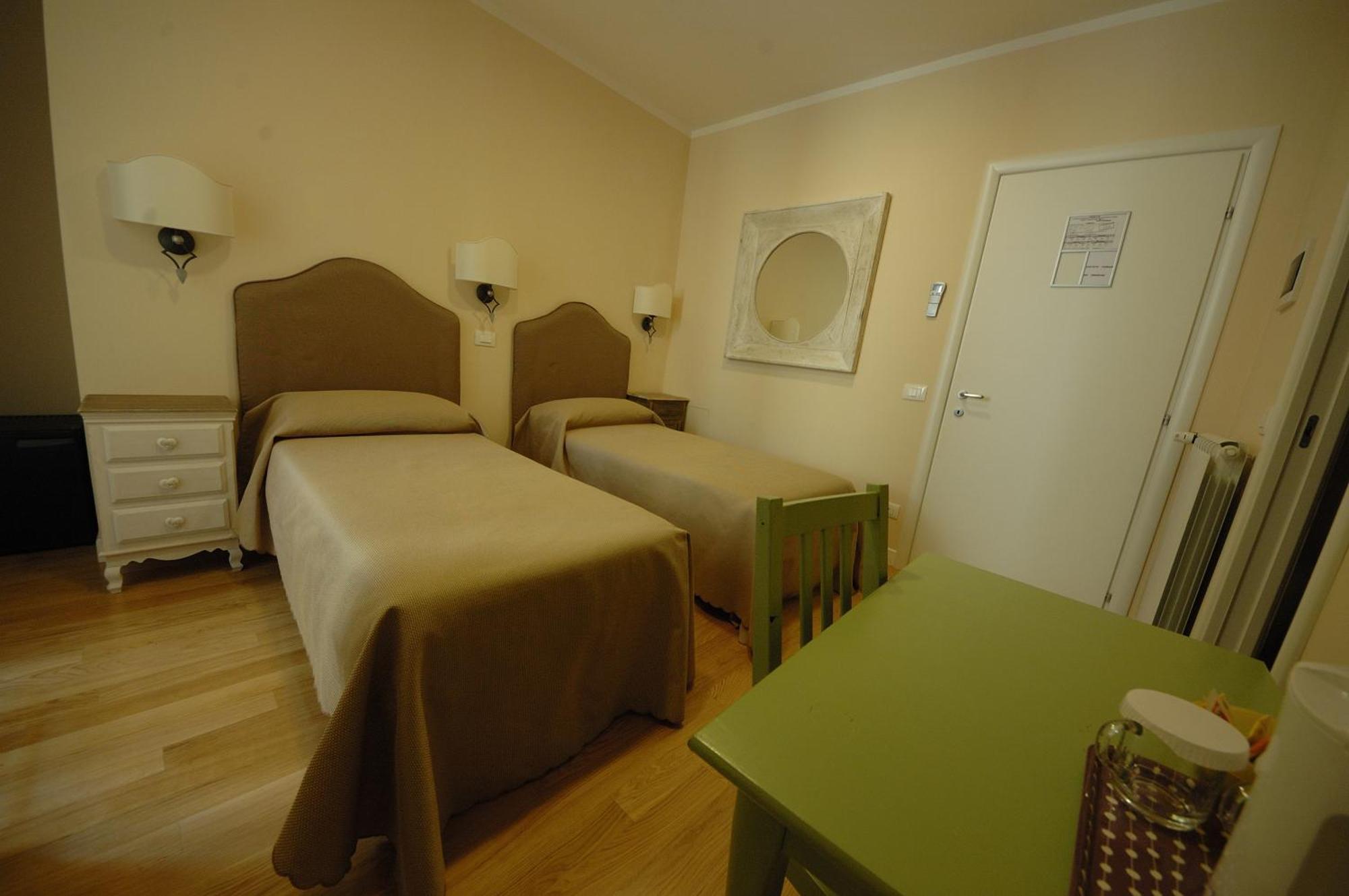 Residenza Dei Gracchi Hotel Rome Bagian luar foto
