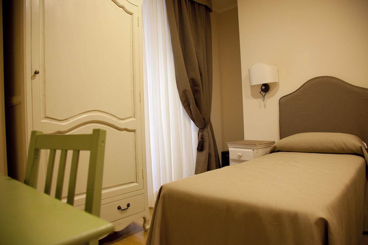 Residenza Dei Gracchi Hotel Rome Bagian luar foto