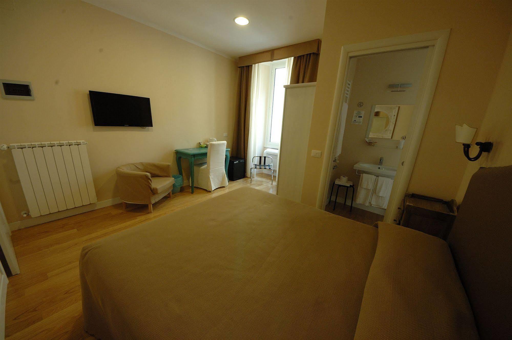 Residenza Dei Gracchi Hotel Rome Bagian luar foto